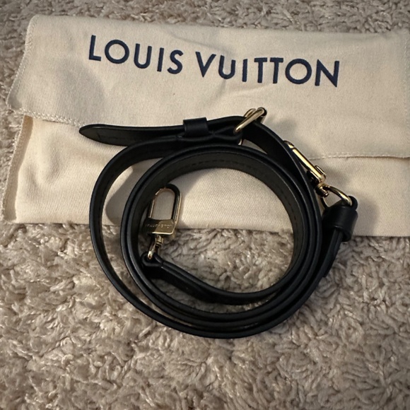 LOUIS VUITTON 18mm Black Leather Adjustable Shoulder Strap Black - Picture 2 of 4